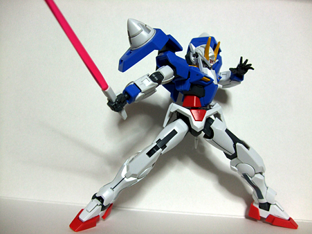 HG_ダブルオーガンダム_ビームサーベル装備