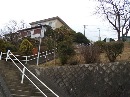 久保団地へと向かう階段