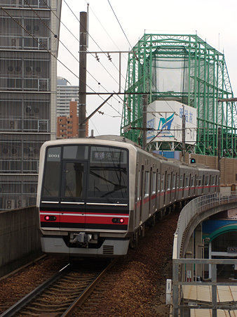 4001F@大曽根(縦構図)