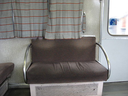 7025Fロングシート