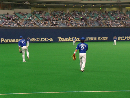 横浜守備練習中