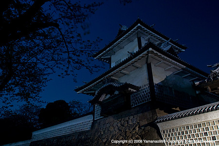 夜の石川門