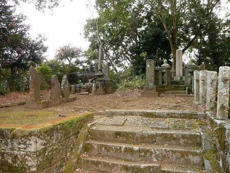 宗閑寺の石塔群