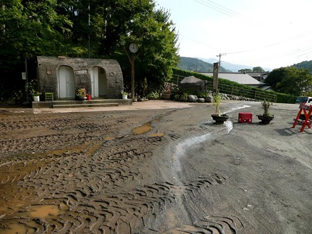 補修工事中の駐車場