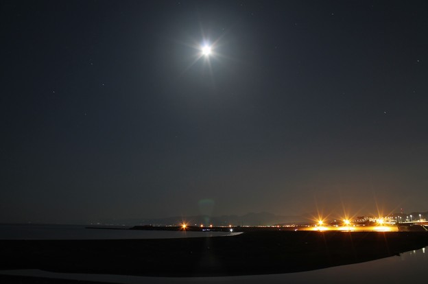 Photos: 海岸の月明かり