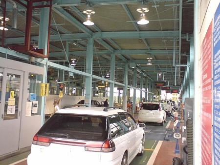 検査ライン見学　見学用通路があります。
