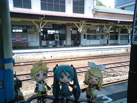 リン:「八幡浜駅に到着だぉー!!」 ミク:「自宅最寄り駅から延々、...