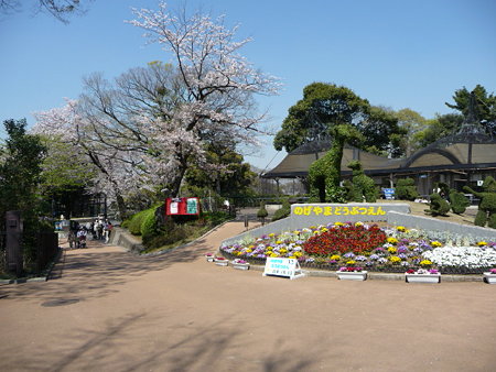 090409-野毛山動物園入口 (2)