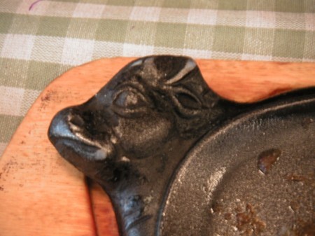 牛の顔をしたステーキ皿