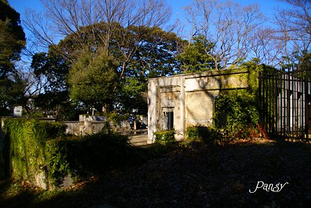 青空と・・廃墟・・