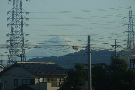 電線と富士山