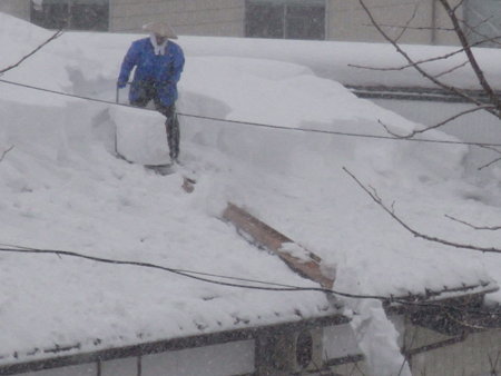 スノーダンプで雪下ろし