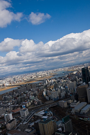 都市の晴れ間
