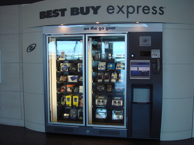 Photos: サンフランシスコ国際空港にあった電気製品の自動販売機